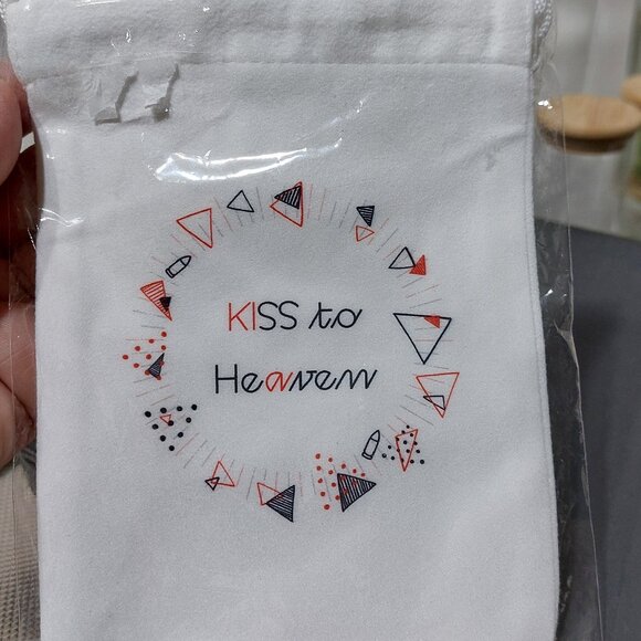 Small Mostly White KISS TO HEAVEN Drawstring Bag Practical Mini Bags - Picture 2 of 6